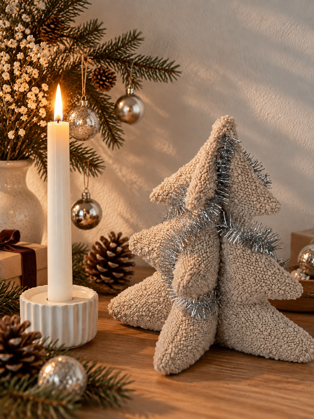 FIRST FROST – Juletræ i bouclé, 25 cm